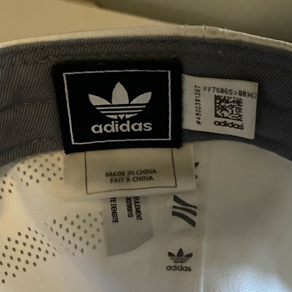 White Adidas cap with black logo #adidasaccessories - Picture 4 of 5